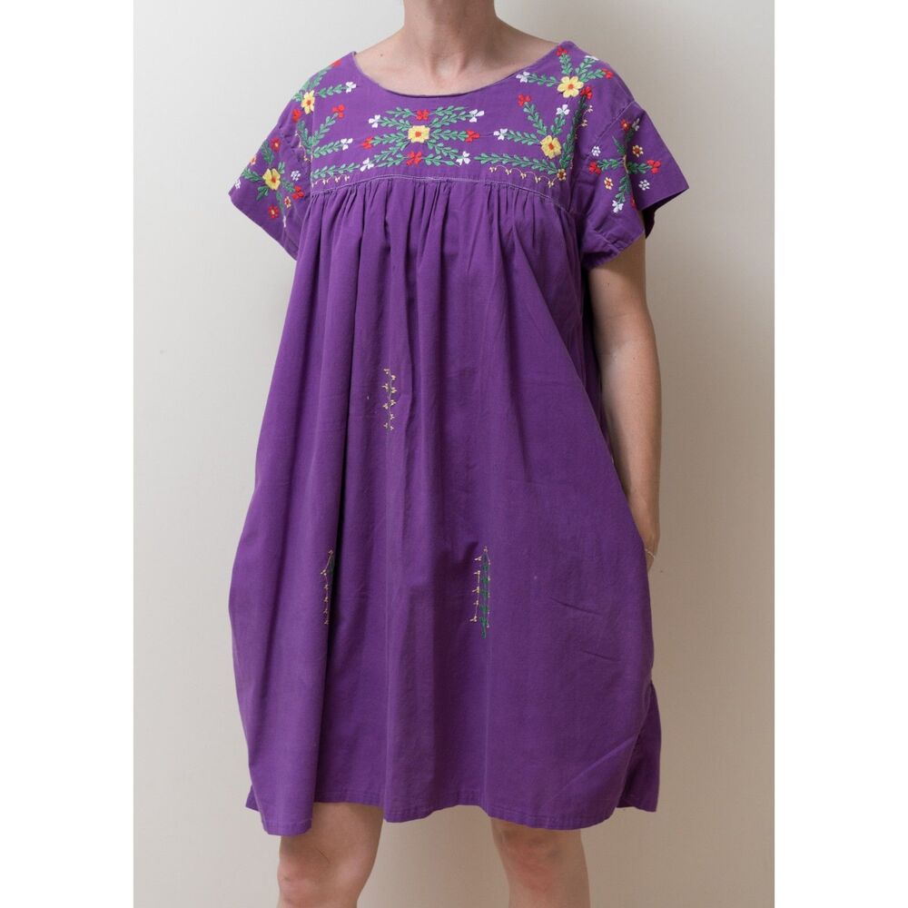 Vintage Hand-Embroidered 70s Mexican Oaxaca Dress - M/L